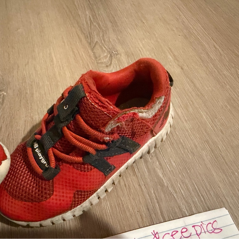 New balance - Picture 2 of 3
